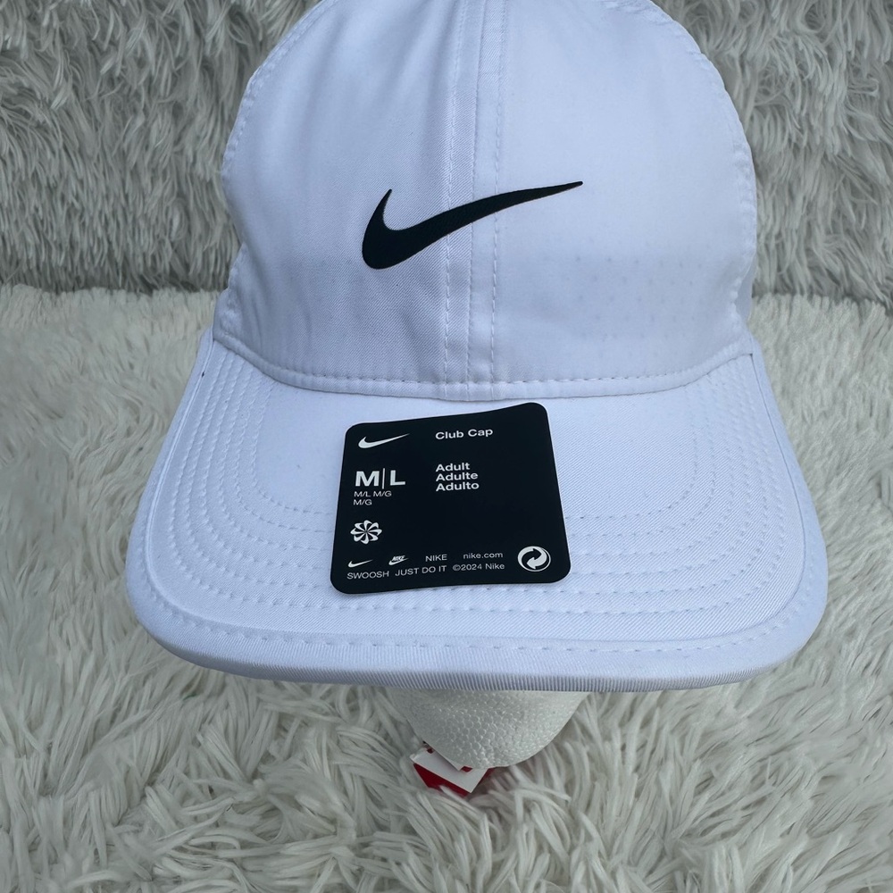 Nike Dri-FIT Club Unstructured Featherlight Cap